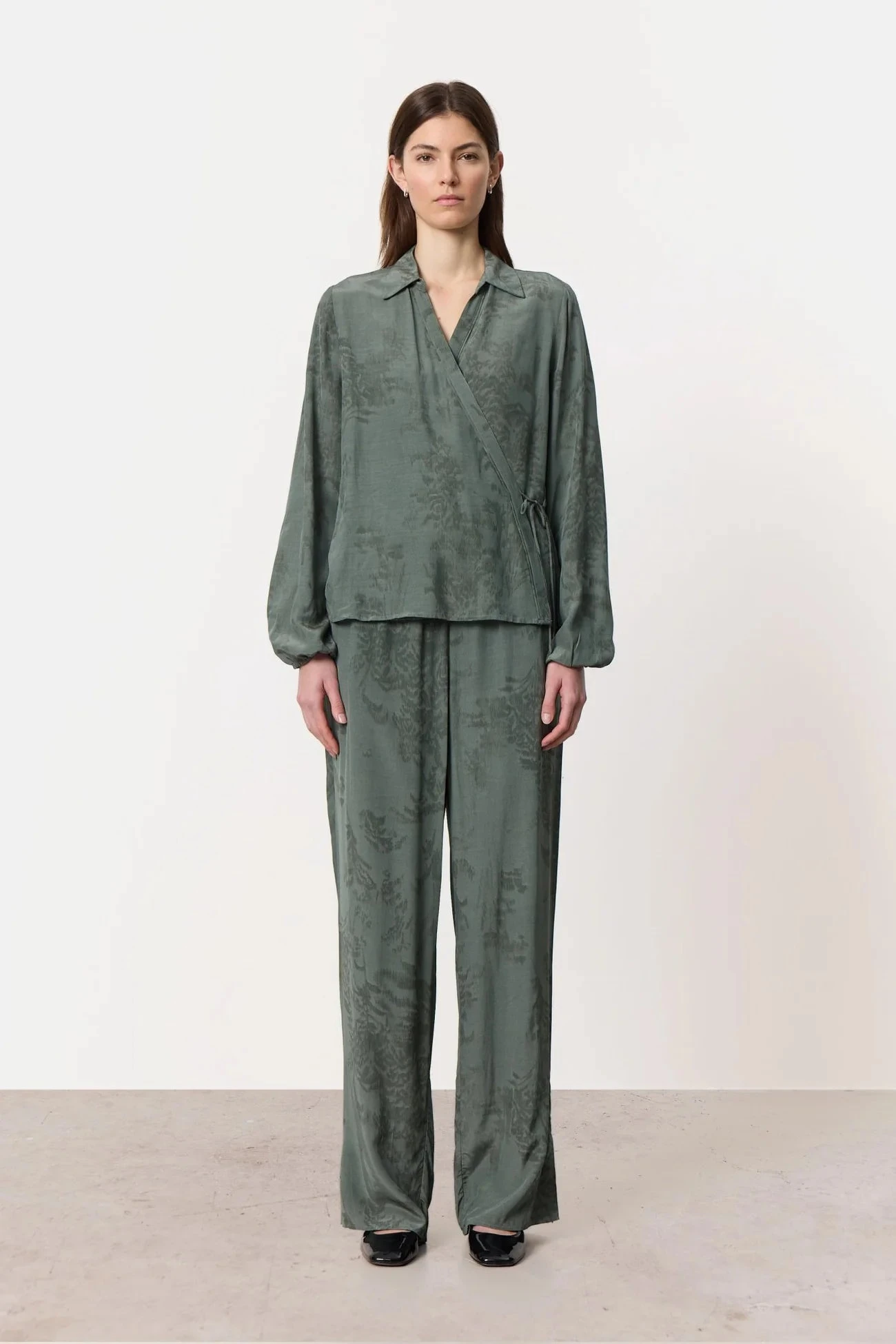 Levete Room Felucca 3 Blouse - Dark Green 4 Levete Room Felucca 3 Blouse - Dark Green - Image 2