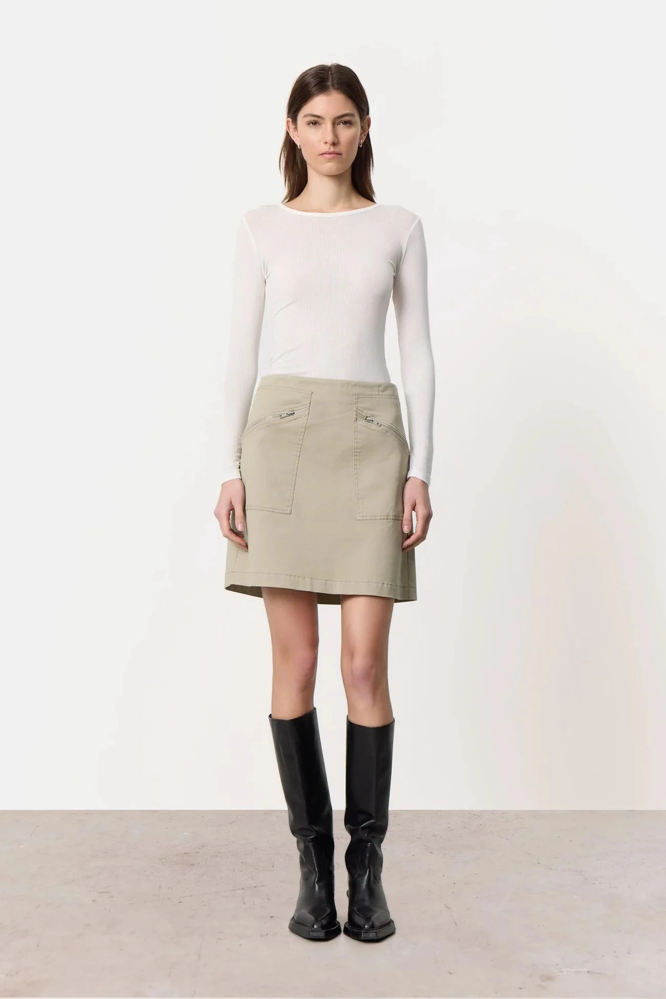 Levete Room Duffy 1 T-Shirt - Off White 5 Levete Room Duffy 1 T-Shirt - Off White - Image 3