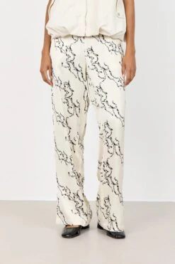Levete Room Kennedy 4 Pants - Cream -Lulu&M 101126 L185 101035 L185 52043 4b7792f7 80d8 4b17 ae23 4ca5c15cc4f6 jpg