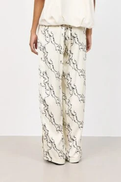 Levete Room Kennedy 4 Pants - Cream -Lulu&M 101126 L185 101035 L185 52059 7d1ac110 1cb1 45e7 9da6 3162e586d0ae jpg