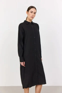 Alternative view of Levete Room Naja 35 Long Shirt - Black