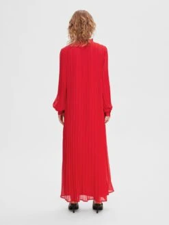 Selected Femme Darcie Pleated Maxi Dress - Ski Patrol Red 10 Selected Femme Darcie Pleated Maxi Dress - Ski Patrol Red -Lulu&M 16091117 SkiPatrol 004