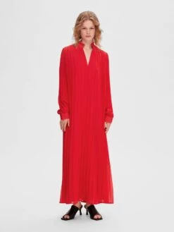 Selected Femme Darcie Pleated Maxi Dress - Ski Patrol Red 11 Selected Femme Darcie Pleated Maxi Dress - Ski Patrol Red -Lulu&M 16091117 SkiPatrol 005