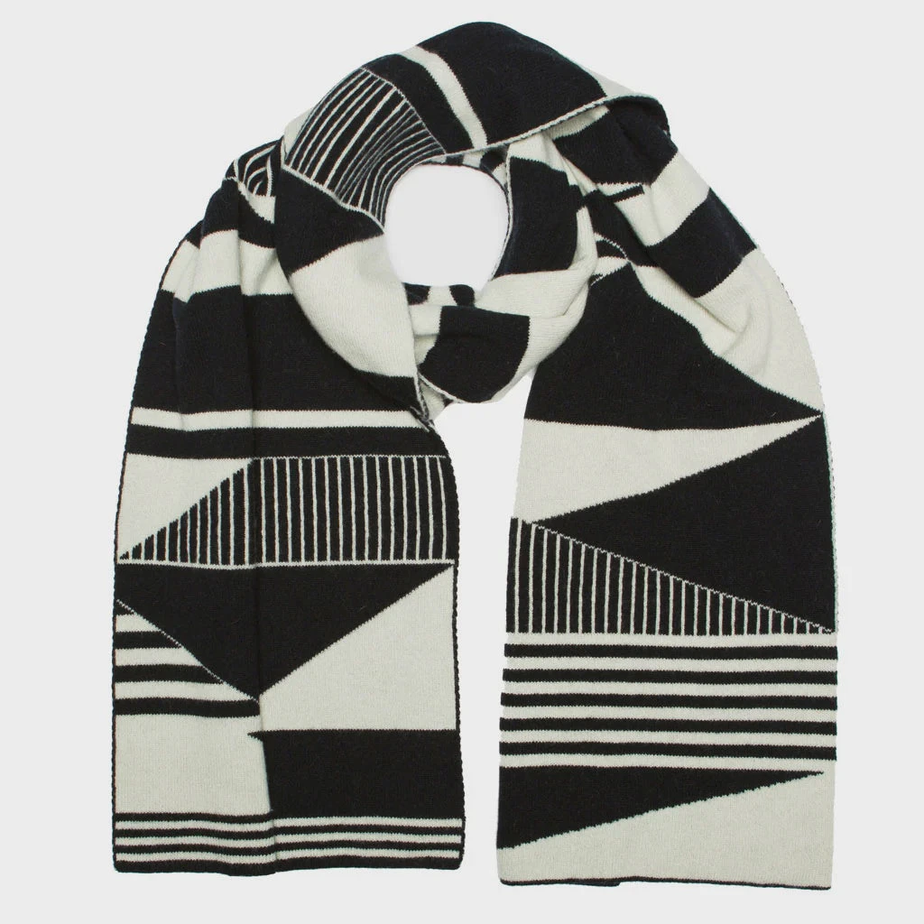 Green Thomas Semaphore Blanket Scarf - Black White 5 Green Thomas Semaphore Blanket Scarf - Black White - Image 3