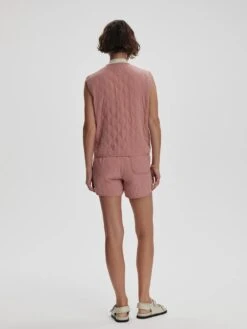 Varley Karla Quilted Gilet - Ash Rose 11 Varley Karla Quilted Gilet - Ash Rose -Lulu&M 6813da72dd358ad4e72b5ad03fe80ec70e2d64e6 VAR02584 KARLA QUILTED GILET ASH ROSE 104.jpg 2