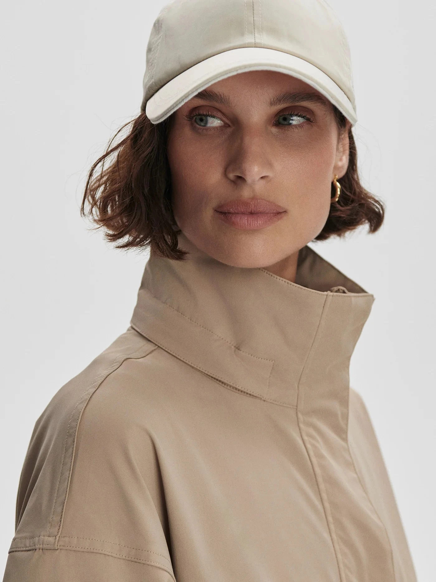 Varley Rema Short Rain Jacket - Light Taupe 7 Varley Rema Short Rain Jacket - Light Taupe - Image 5