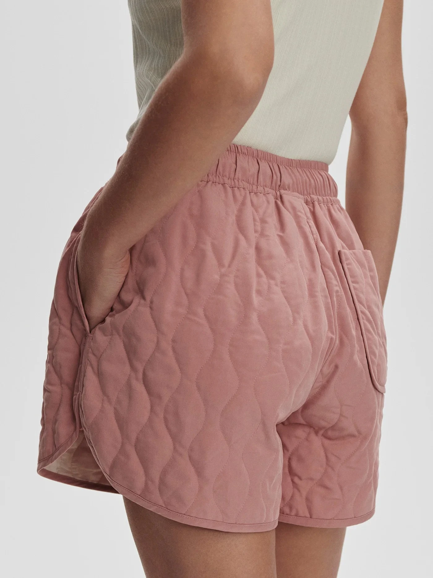 Varley Catrine Quilted Short - Ash Rose 6 Varley Catrine Quilted Short - Ash Rose - Image 4