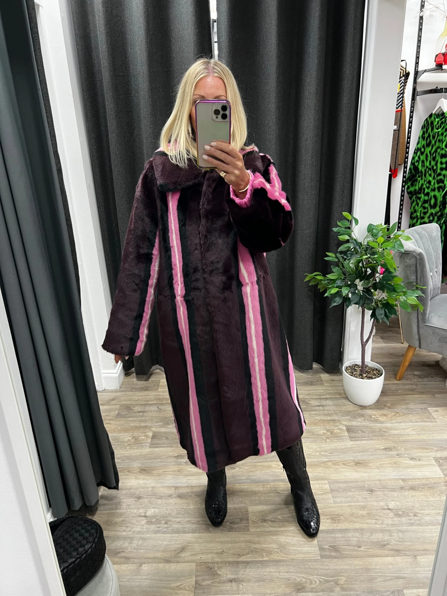 Jakke Kelly Faux Fur Coat - Burgundy Stripe 5 Jakke Kelly Faux Fur Coat - Burgundy Stripe - Image 3