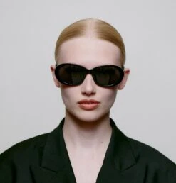 A.Kjaerbede Anma Sunglasses - Black 12 A.Kjaerbede Anma Sunglasses - Black -Lulu&M A.KJAERBEDE ANMA KL2408 BLACK FRONT WOMAN 2