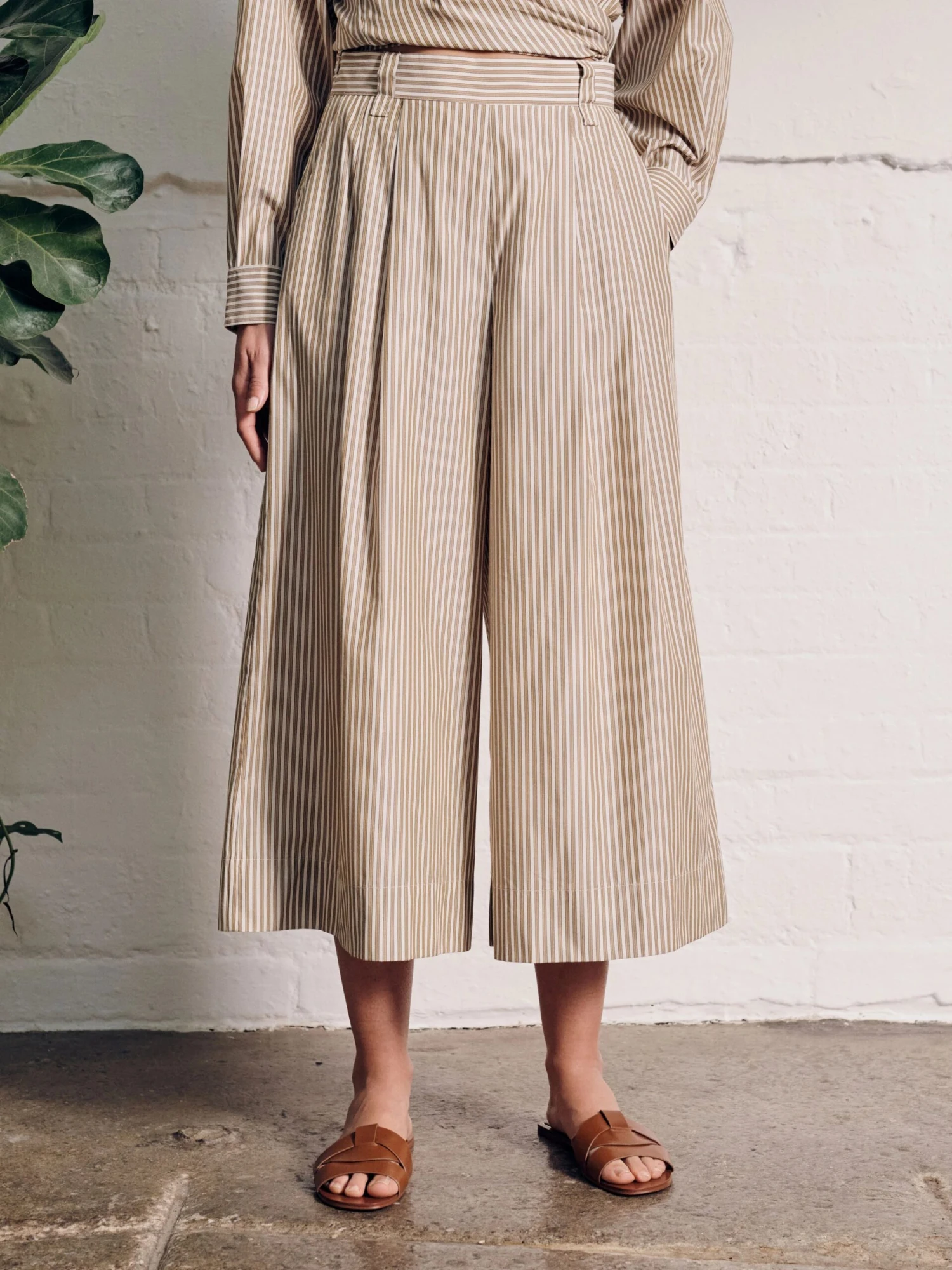Vivere Isla Wide Palazzo Pant - Beige Stripe 5 Vivere Isla Wide Palazzo Pant - Beige Stripe - Image 3