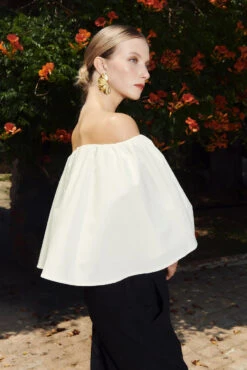 Alternative view of Jovonna Labela Blouse - Cream