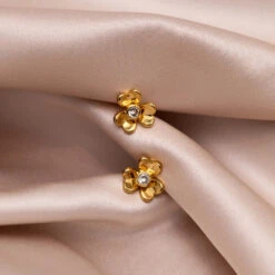 Orelia Floral Clover Stud Earrings 7 Orelia Floral Clover Stud Earrings -Lulu&M Modernromanceproductimage 14 1500x1500 progressive png jpg