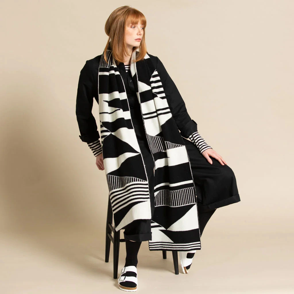 Green Thomas Semaphore Blanket Scarf - Black White 6 Green Thomas Semaphore Blanket Scarf - Black White - Image 4