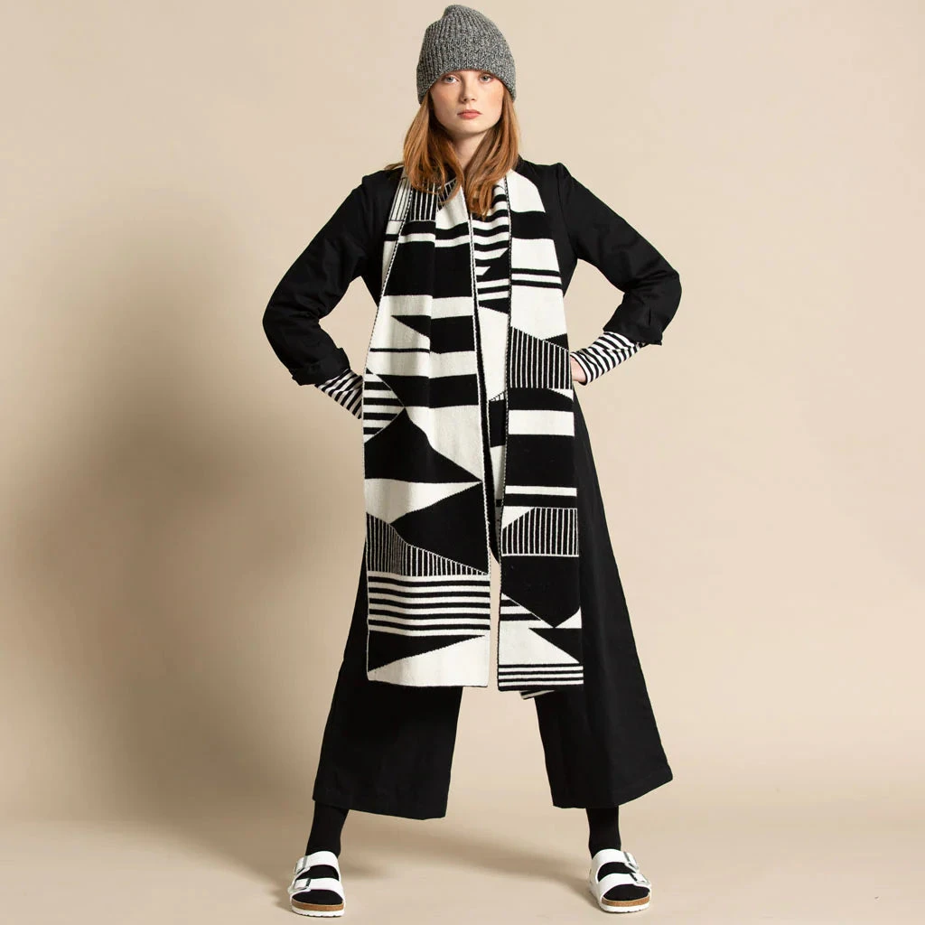 Green Thomas Semaphore Blanket Scarf - Black White 7 Green Thomas Semaphore Blanket Scarf - Black White - Image 5