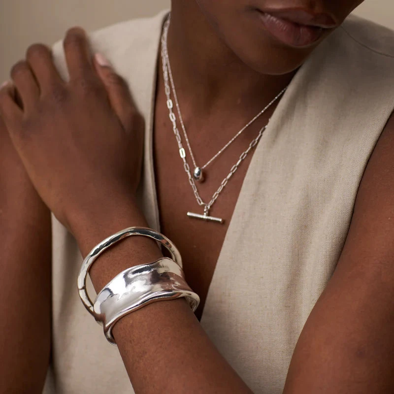 Orelia Chunky T-Bar Necklace Silver 5 Orelia Chunky T-Bar Necklace Silver - Image 3