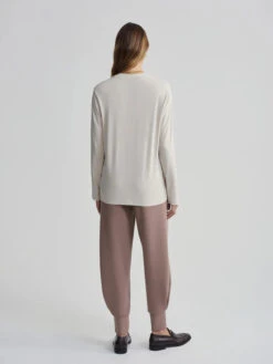 Varley Leah Long Sleeve Boyfriend Tee 7 Varley Leah Long Sleeve Boyfriend Tee -Lulu&M ceecb80be754302a22d9176352d135fcd7c01e8b VAR02101 LEAH LONG SLEEVE BOYFRIEND OATMEAL 073 jpg