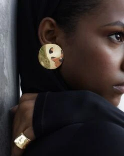 Alternative view of Edblad Flowy Studs Earrings Maxi - Gold