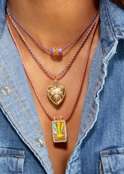 Mya Bay Tendre Poison Necklace - Gold 6 Mya Bay Tendre Poison Necklace - Gold -Lulu&M pub media mercator photo import CO 266 G TENDREPOISON PORTE 3 web