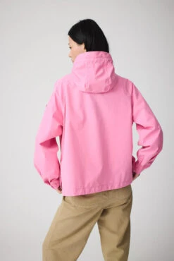 Tanta Dhuda Raincoat - Pink Cosmos 21 Tanta Dhuda Raincoat - Pink Cosmos -Lulu&M tantaSS25 lookbook59 3302 720x jpg